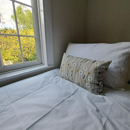 Generous 3 Bed In The Heart Of The Village Huntingdon Bagian luar foto