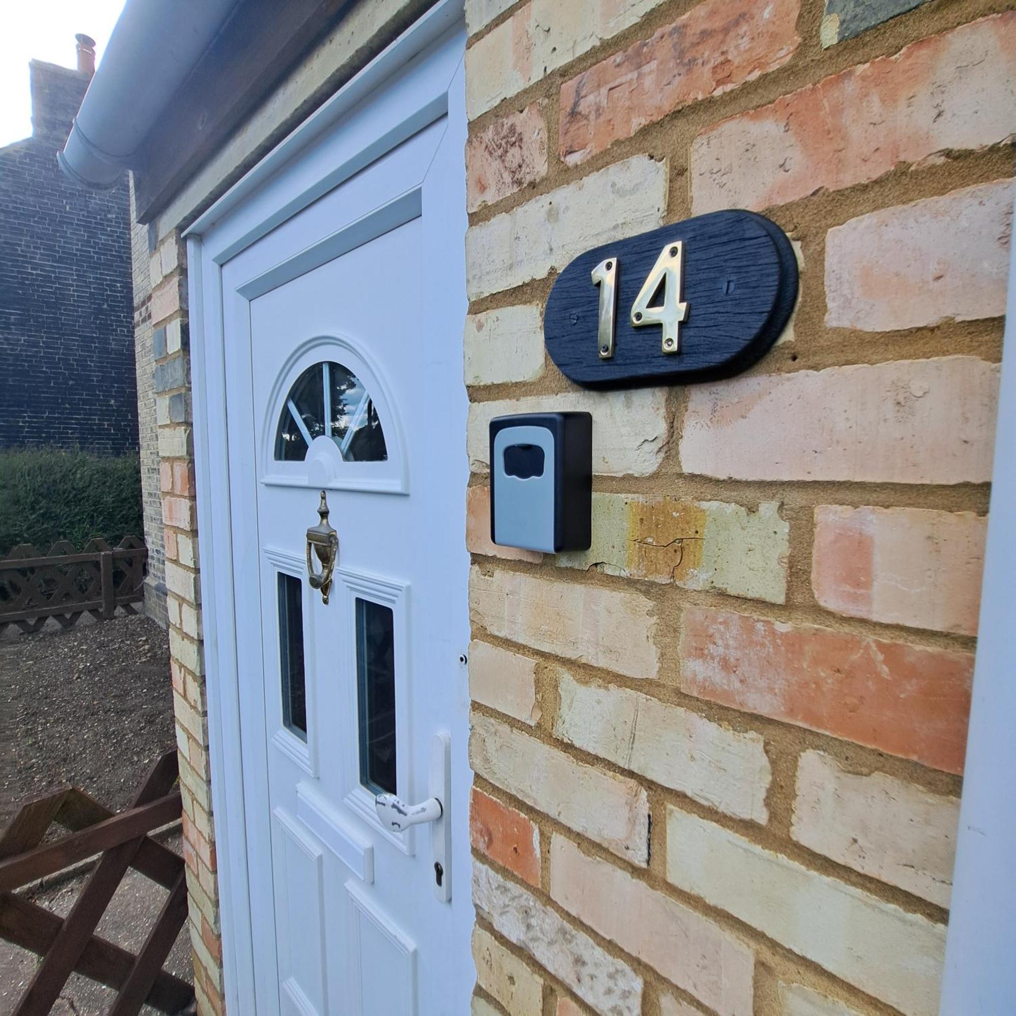 Generous 3 Bed In The Heart Of The Village Huntingdon Bagian luar foto