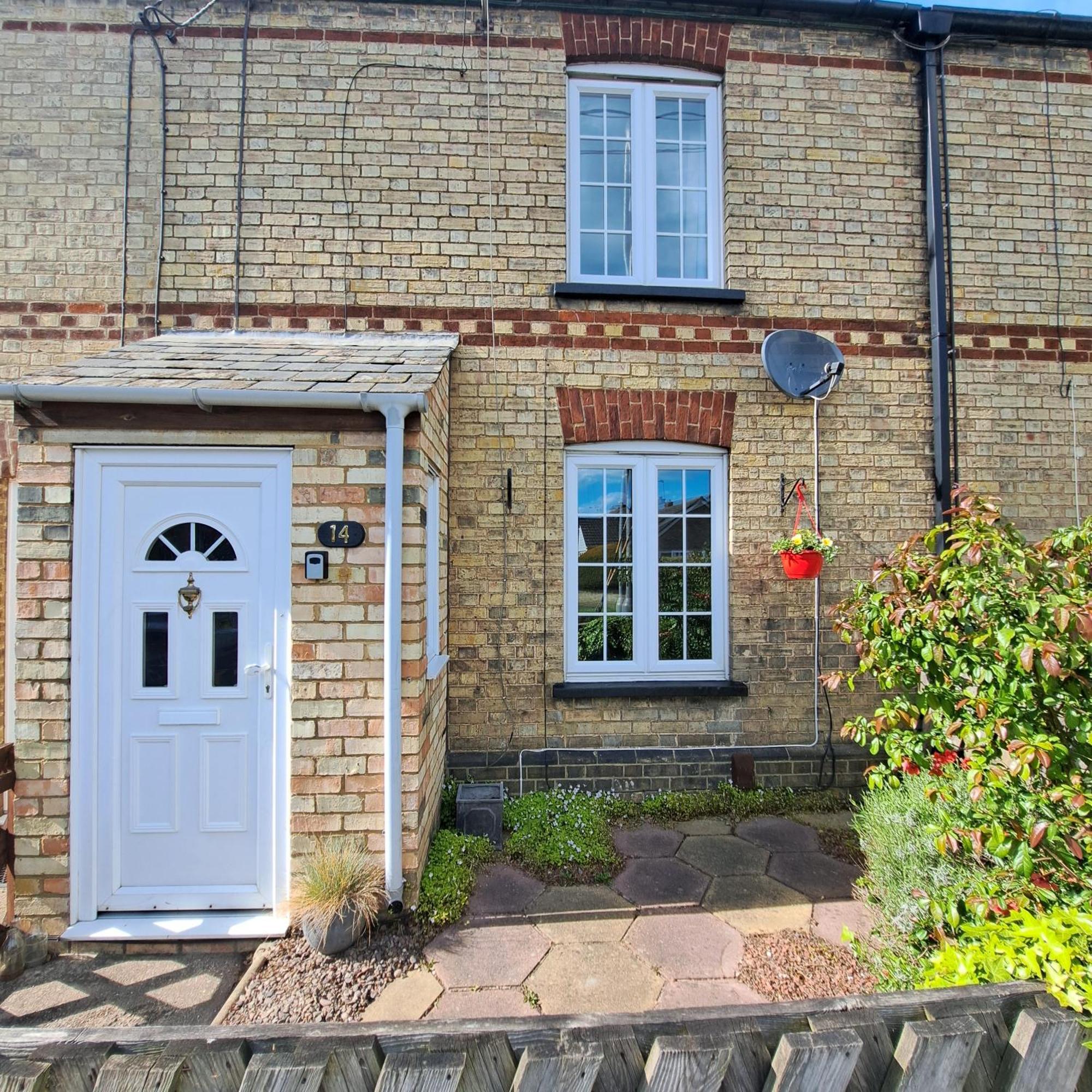 Generous 3 Bed In The Heart Of The Village Huntingdon Bagian luar foto