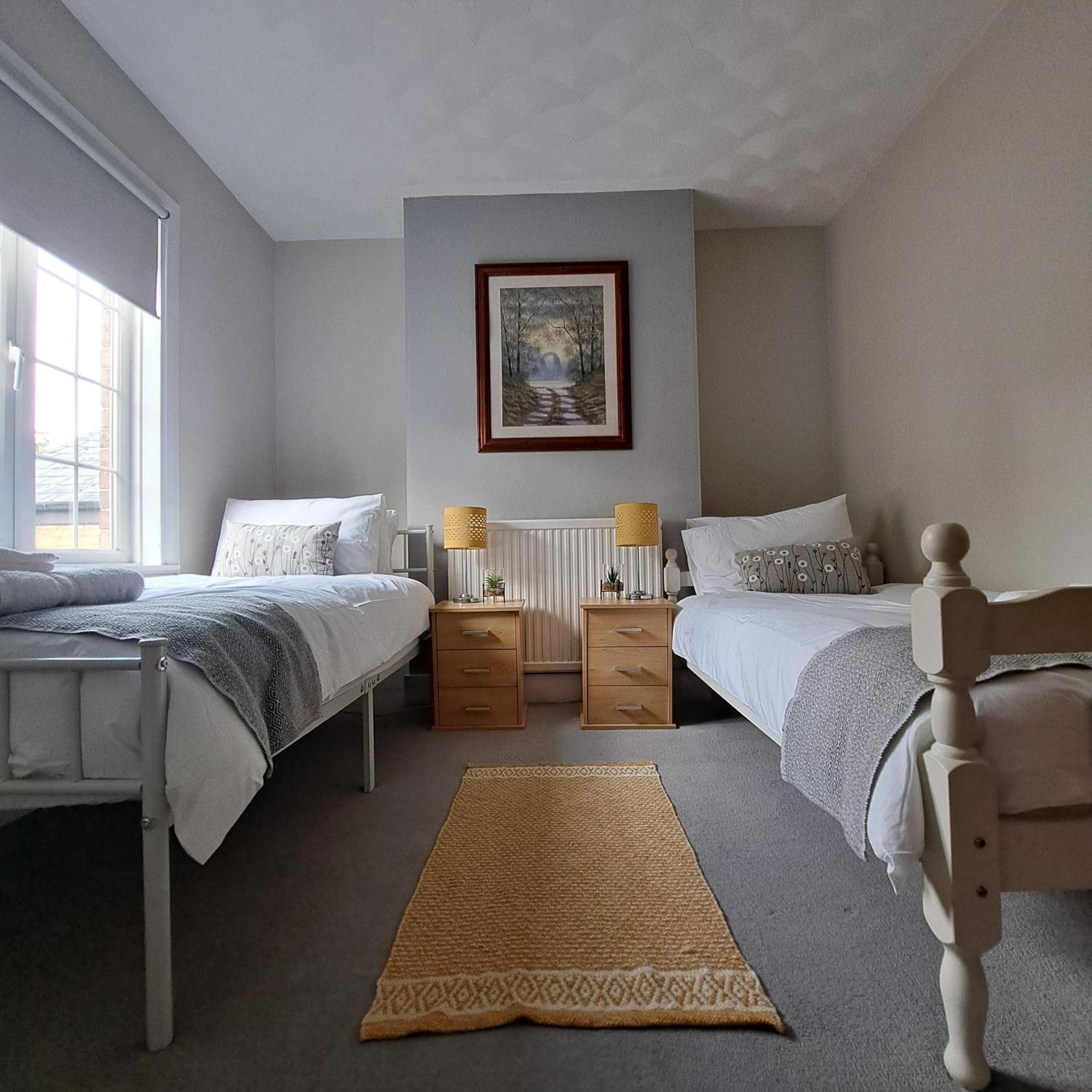 Generous 3 Bed In The Heart Of The Village Huntingdon Bagian luar foto
