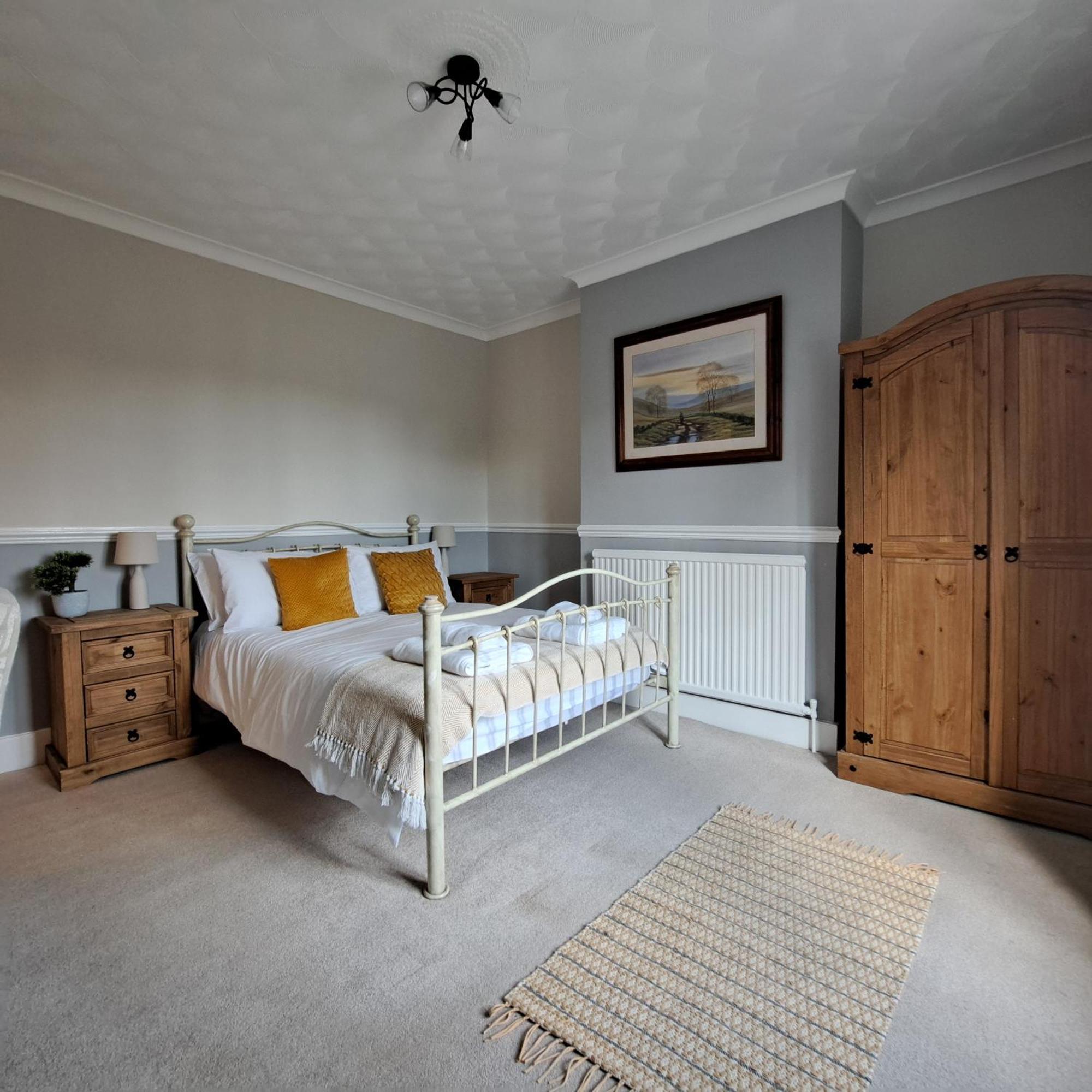 Generous 3 Bed In The Heart Of The Village Huntingdon Bagian luar foto