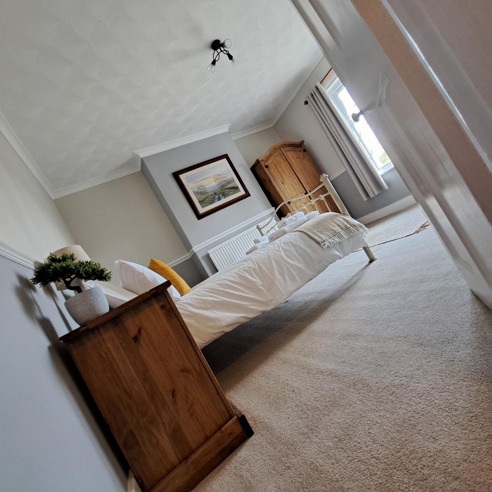 Generous 3 Bed In The Heart Of The Village Huntingdon Bagian luar foto