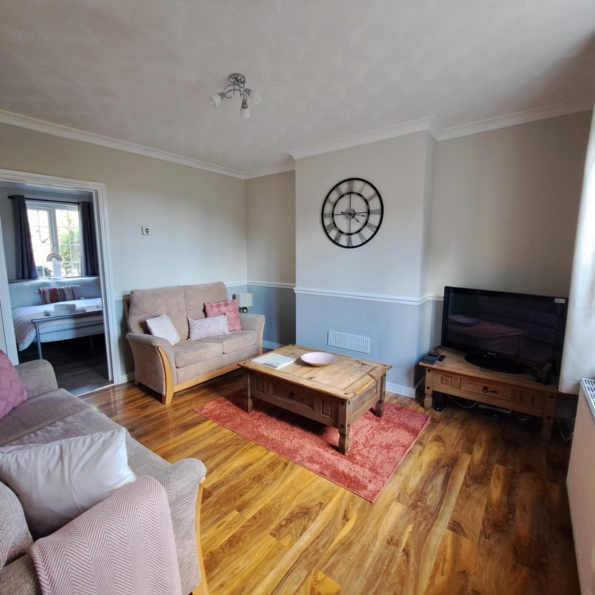 Generous 3 Bed In The Heart Of The Village Huntingdon Bagian luar foto